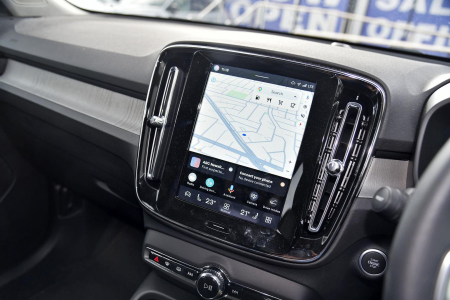 2025 Volvo XC40 XZ Plus B4 SUV Image 7
