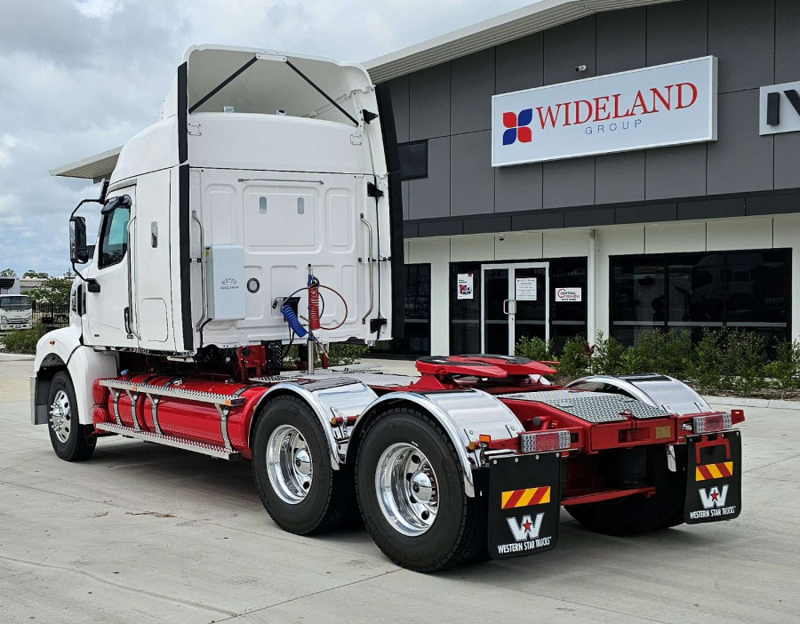 2024 Western Star 48x Cab Chassis Image 5