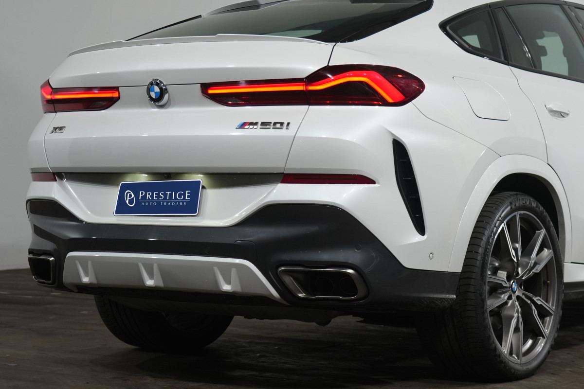 2022 BMW X6 M50i Coupe