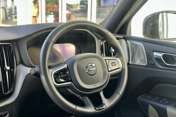 2022 Volvo XC60 B6 AWD R-Design SUV Image 5