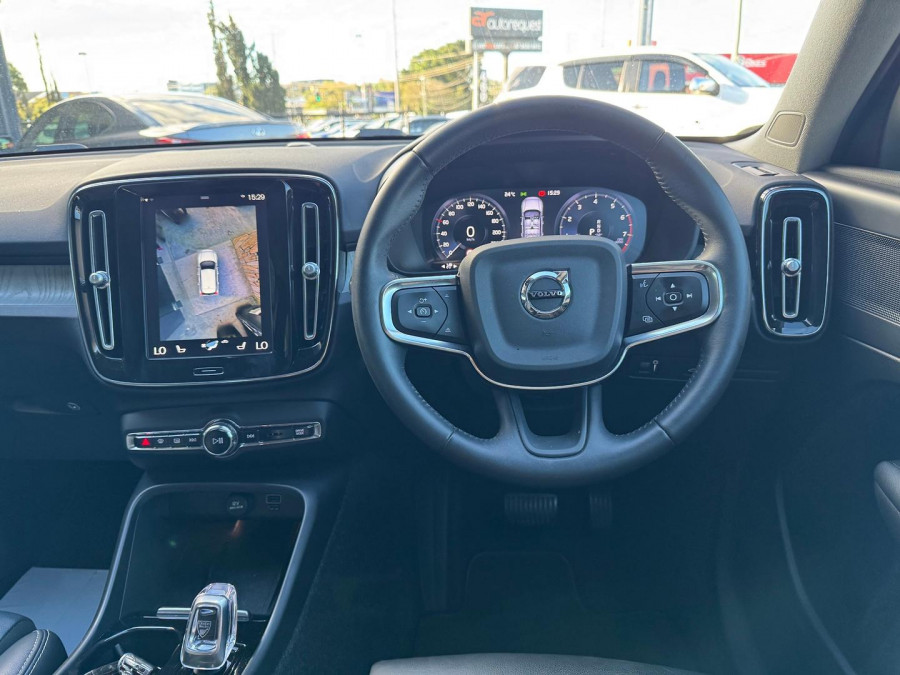 2020 Volvo XC40 XZ T4 Inscription SUV Image 11