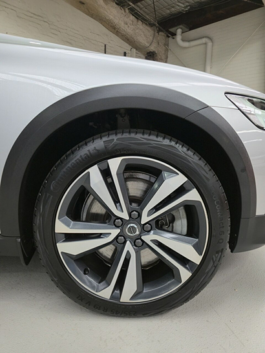 2021 MY22 Volvo V60 Cross Country Z Series B5 Wagon Image 8