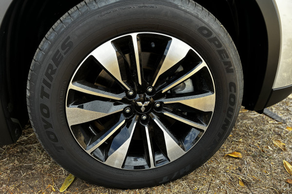 2025 Mitsubishi Outlander ZM LS SUV Image 10