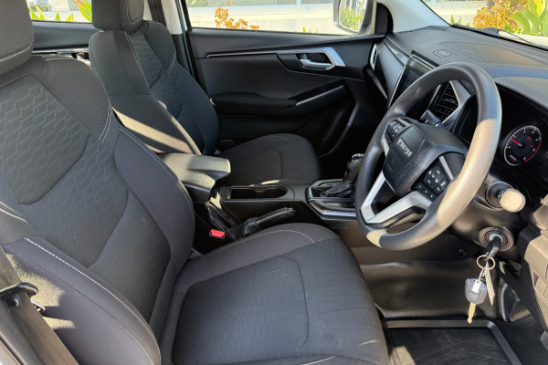 2023 Isuzu D-MAX RG LS-M Cab Chassis Image 12