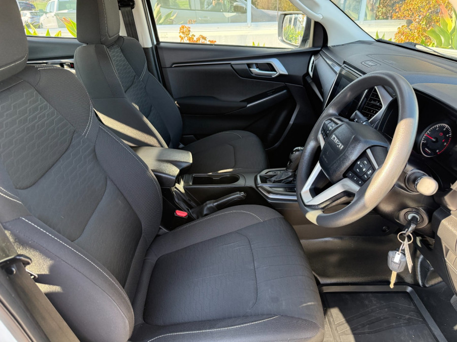 2023 Isuzu D-MAX RG LS-M Cab Chassis Image 12