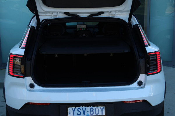 2025 Volvo EX30  Single Motor Extended Range Ultra SUV Image 23