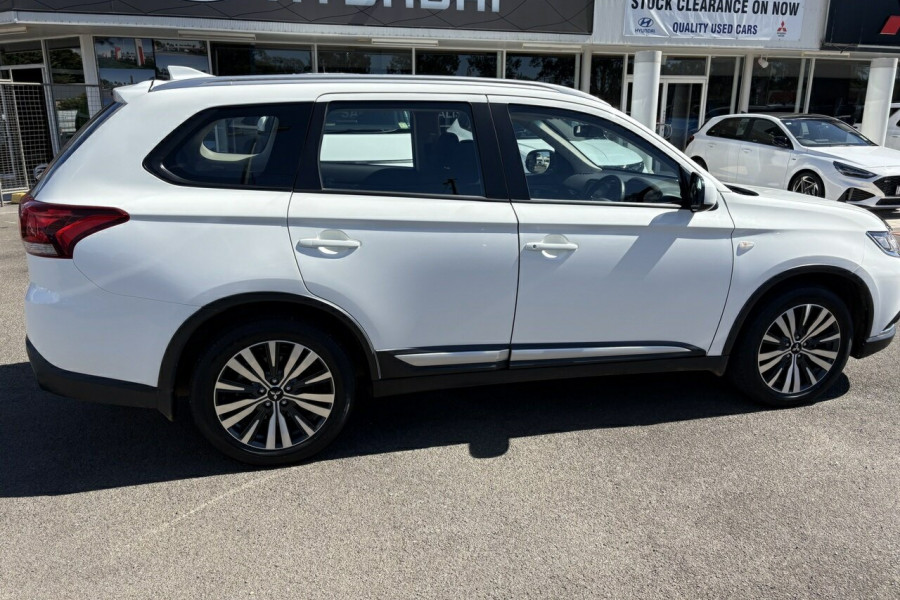 2019 Mitsubishi Outlander ZL ES SUV Image 13
