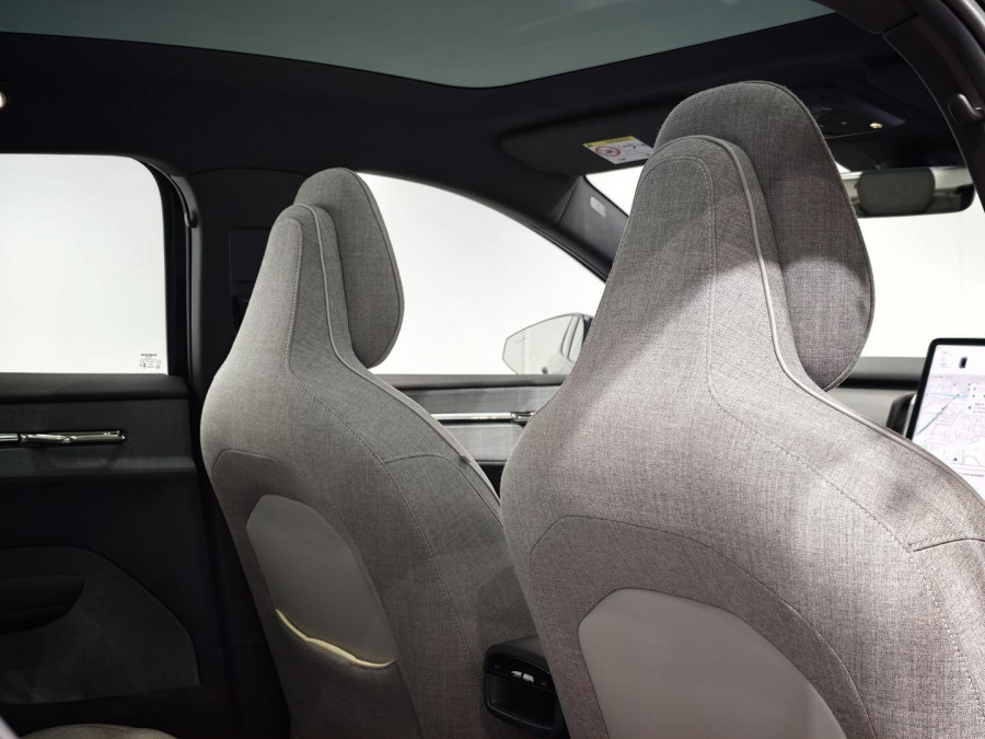 2024 Volvo EX30  Single Motor Extended Range Ultra SUV Image 19