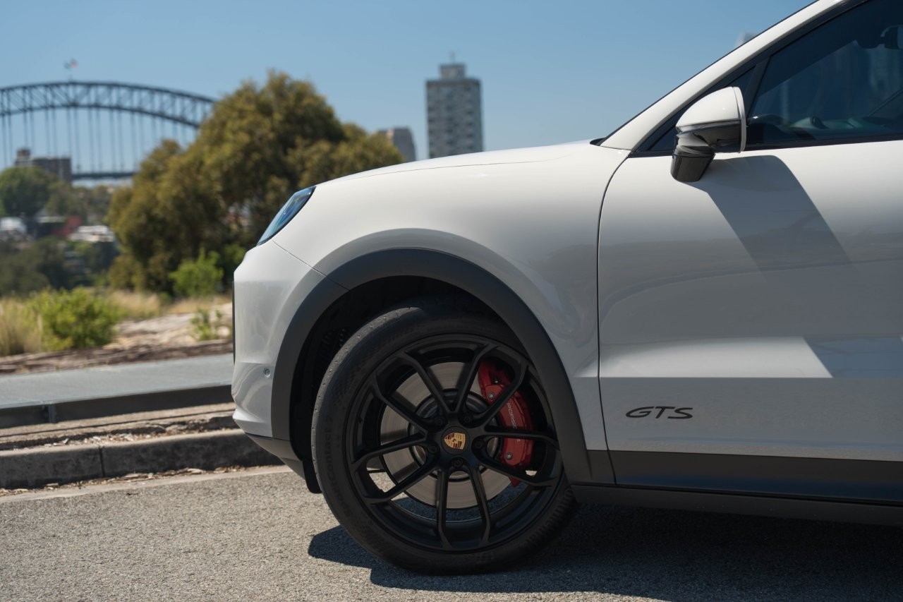 2024 Porsche Cayenne GTS Coupe Image 6