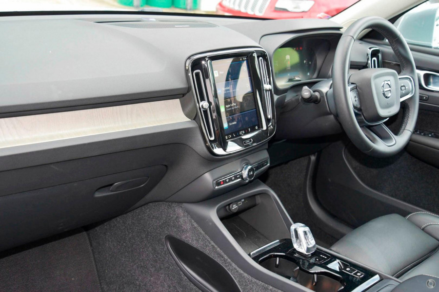 2025 MY26 Volvo XC40 XZ Ultra B4 Bright SUV Image 6