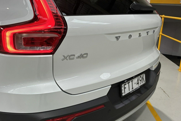 2025 Volvo XC40 XZ Plus B4 SUV Image 7