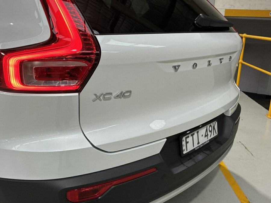 2025 Volvo XC40 XZ Plus B4 SUV Image 7
