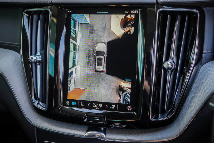 2025 Volvo XC60 Ultra T8 Plug-In Hybrid SUV Image 25