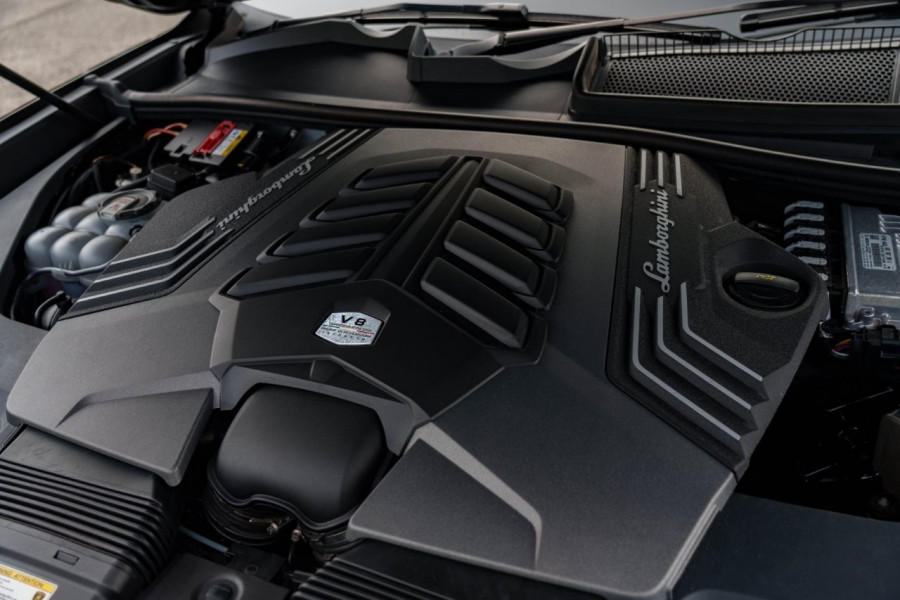 2022 Lamborghini Urus SUV Image 18
