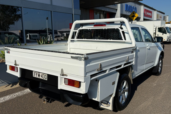 2023 Isuzu D-MAX RG LS-M Cab Chassis Image 3