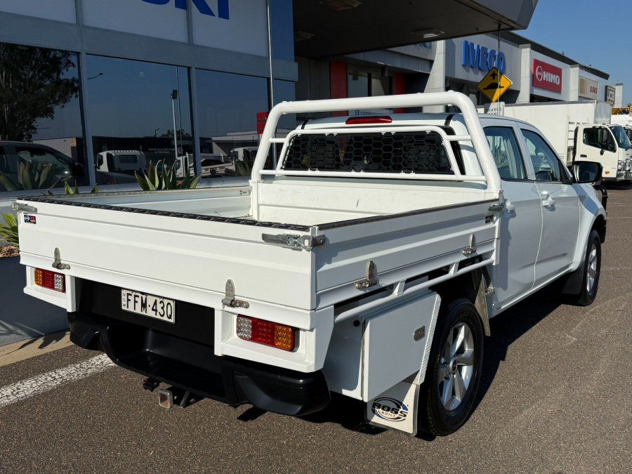 2023 Isuzu D-MAX RG LS-M Cab Chassis Image 3