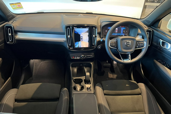 2026 Volvo XC40 XZ Plus B4 SUV Image 2