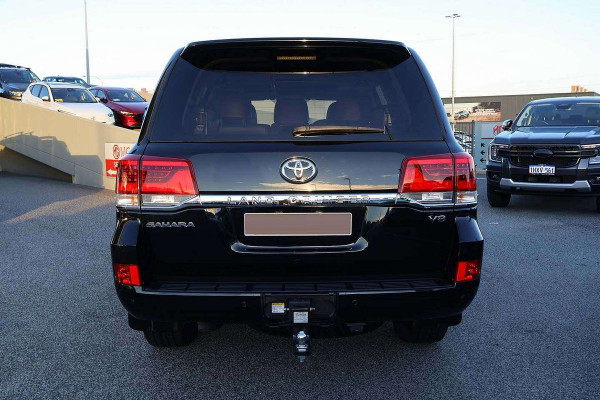2018 Toyota LandCruiser VDJ200R Sahara SUV Image 5