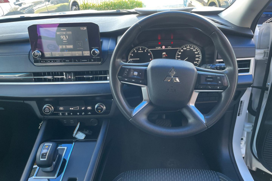 2024 Mitsubishi Outlander ZM ES SUV Image 9