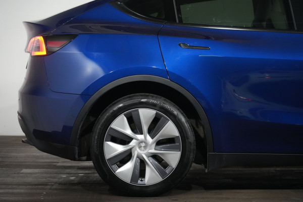2024 Tesla Model Y  Long Range SUV Image 6