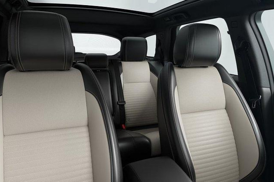 2025 MY25.5 Land Rover Discovery Sport L550 P250 Dynamic SE SUV