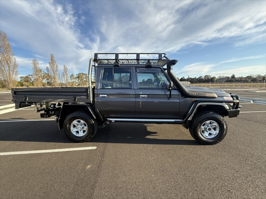 2022 Toyota LandCruiser VDJ79R GXL Cab Chassis Image 2