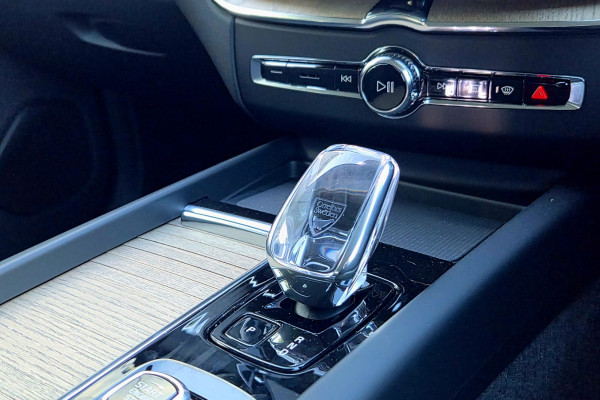 2026 Volvo XC60 UZ Plus T8 Plug-in Hybrid Dark SUV Image 17