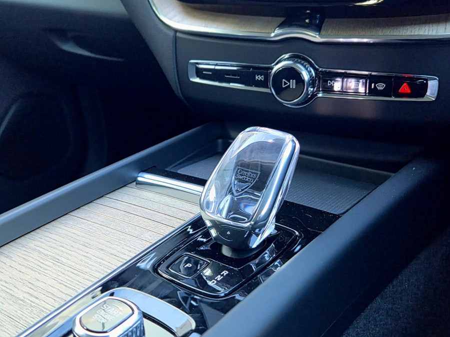 2026 Volvo XC60 UZ Plus T8 Plug-in Hybrid Dark SUV Image 17
