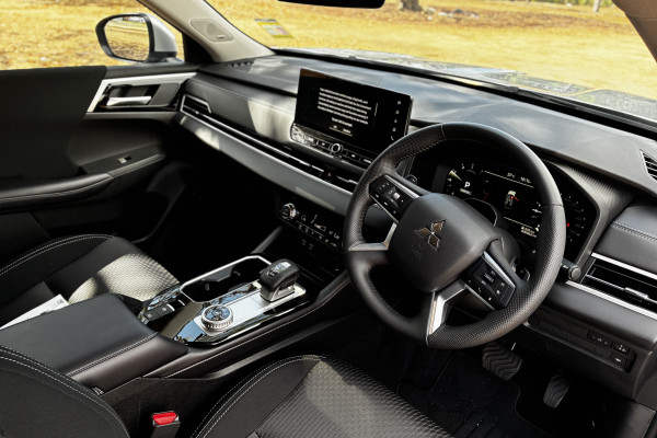 2025 Mitsubishi Outlander ZM LS SUV Image 12