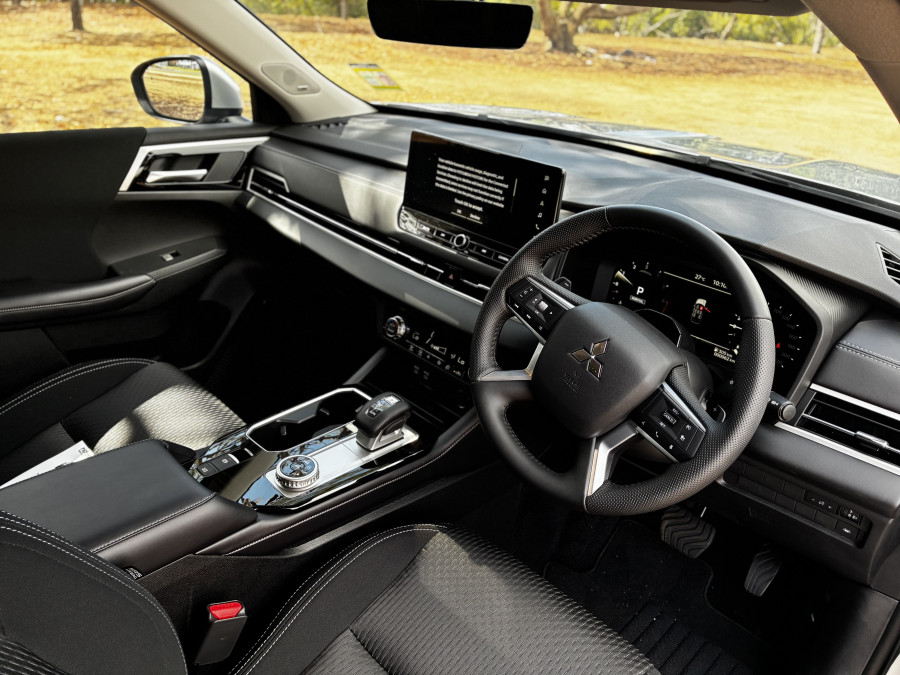 2025 Mitsubishi Outlander ZM LS SUV Image 12