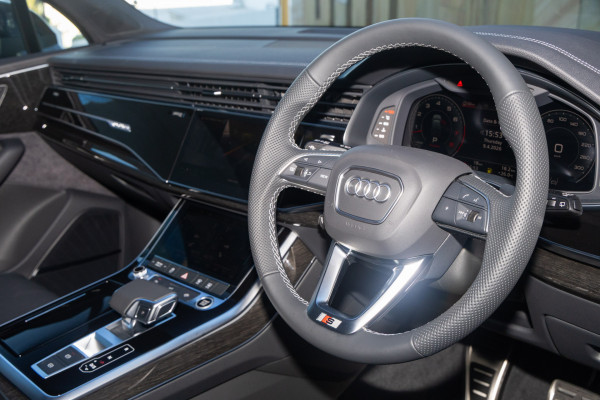 2026 MY25 Audi Q7 4M TFSI 250kW S line SUV image 5