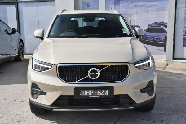 2023 Volvo XC40  Plus B4 SUV Image 4