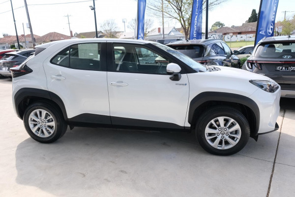 2023 Toyota Yaris Cross MXPB10R GX SUV Image 5