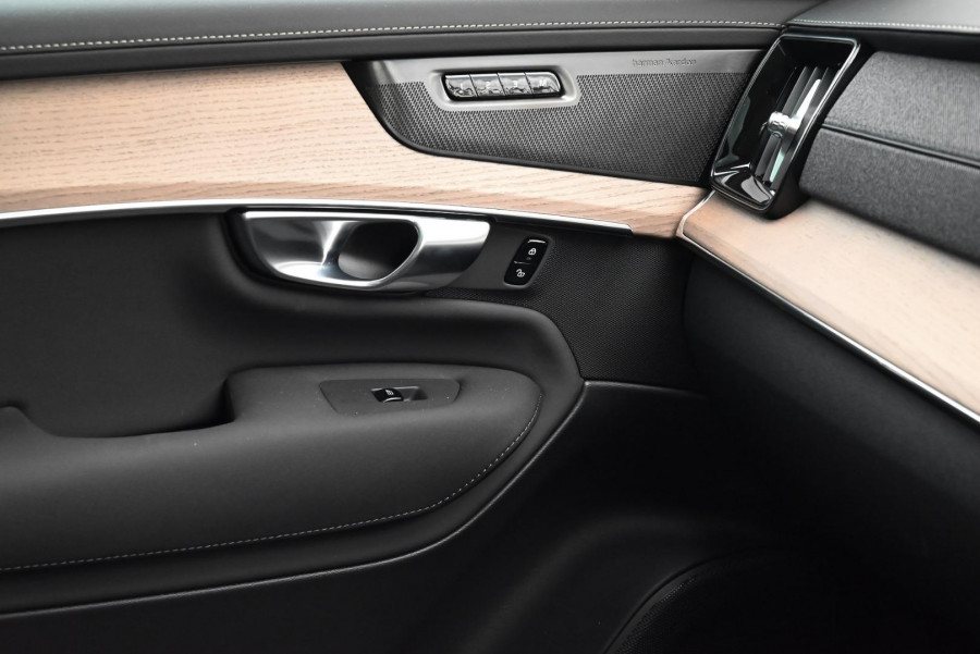 2025 MY26 Volvo XC90 L Series Plus B5 Bright SUV Image 15