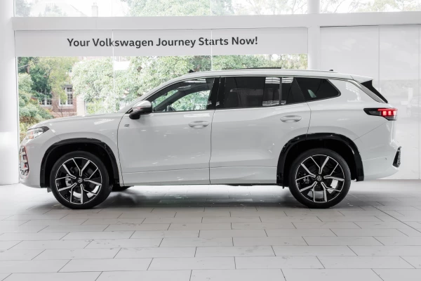 2025 MY26 Volkswagen Tayron R4 195TSI R-Line SUV Image 3