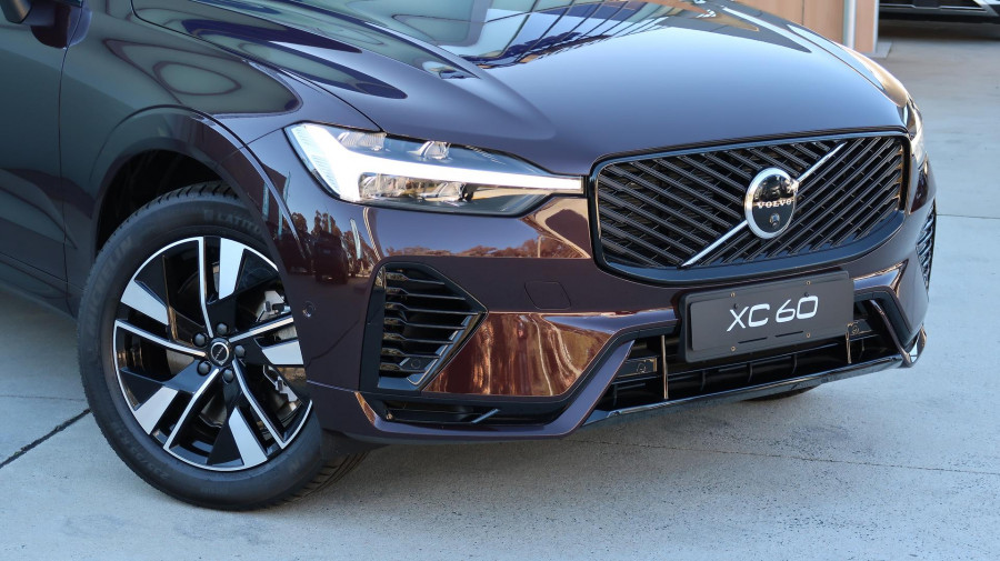 2025 Volvo XC60 UZ Plus T8 Plug-in Hybrid Dark SUV Image 9