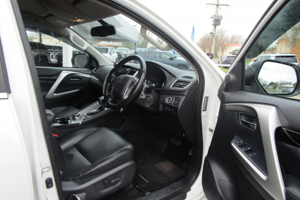 2019 Mitsubishi Pajero Sport QE Black Edition SUV Image 7