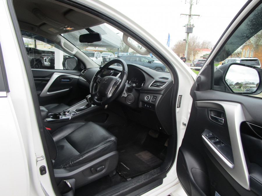 2019 Mitsubishi Pajero Sport QE Black Edition SUV Image 7