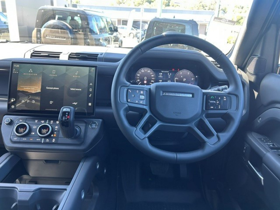 2025 MY26 Land Rover Defender L663 110 D350 X-Dynamic HSE SUV Image 10