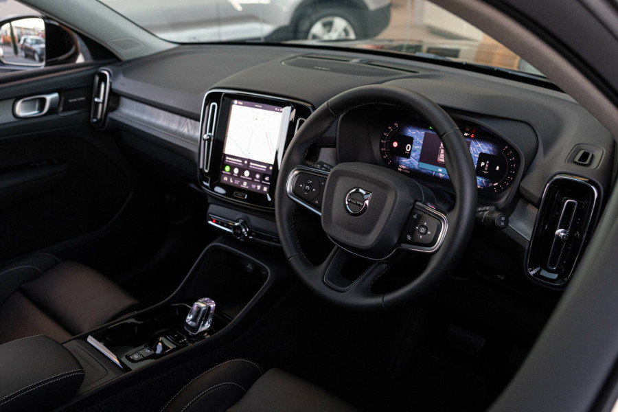 2025 MY26 Volvo XC40 XZ Ultra B4 Bright SUV Image 15