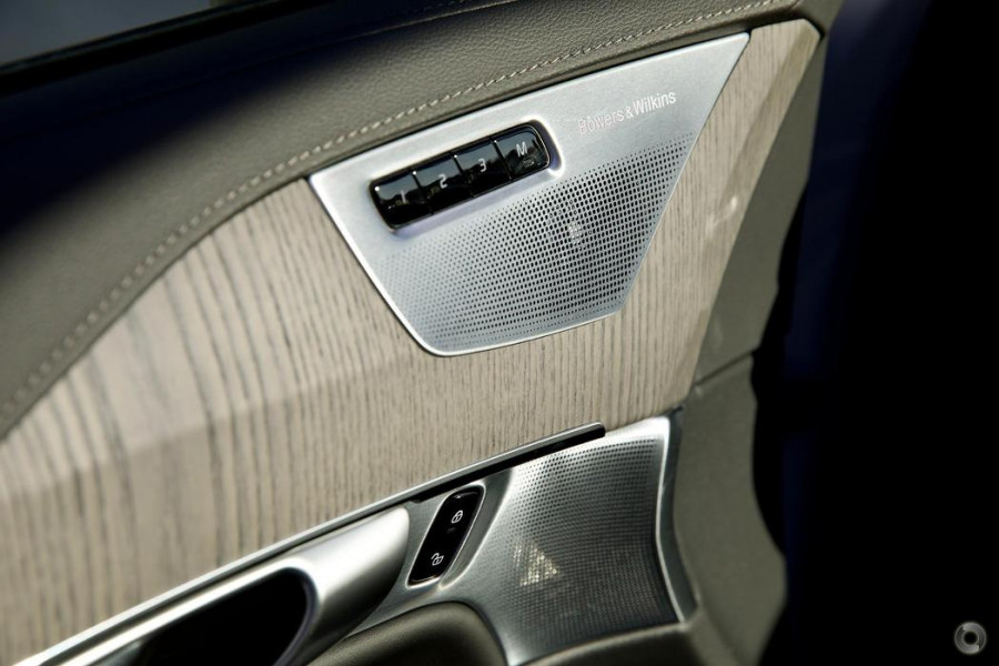 2024 Volvo XC90 L Series Recharge Ultimate T8 Plug-In Hybrid SUV Image 16