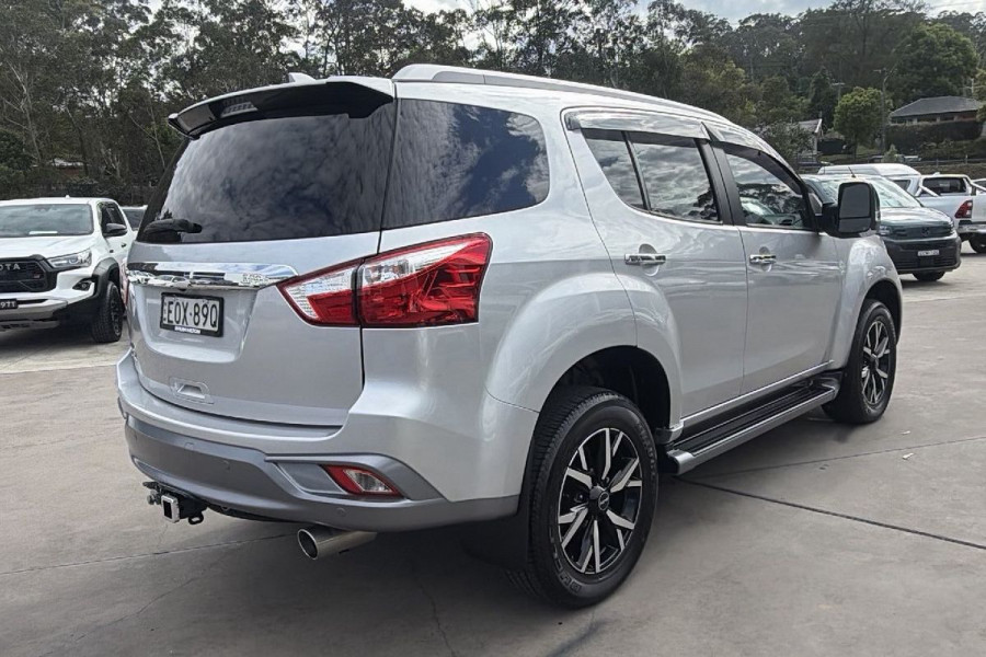 2021 Isuzu MU-X RJ LS-T SUV Image 5