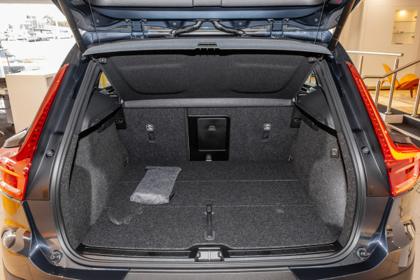 2026 Volvo XC40 XZ Ultra B4 Dark SUV Image 21