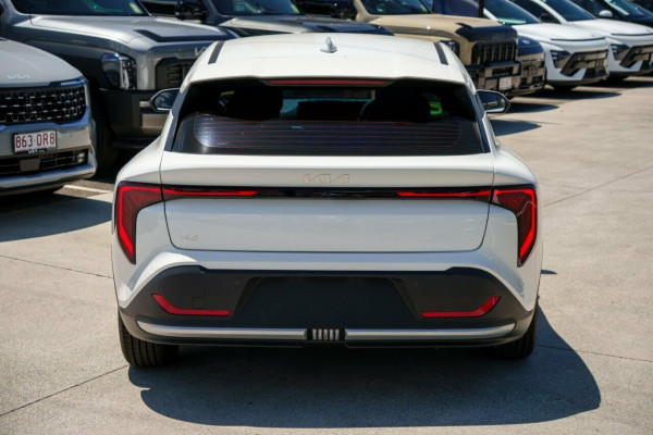 2026 Kia K4 CL4m S Hatch Image 3