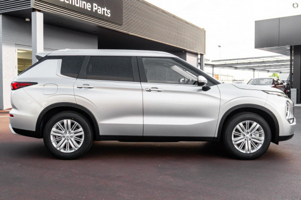 2024 Mitsubishi Outlander ZM LS SUV Image 5