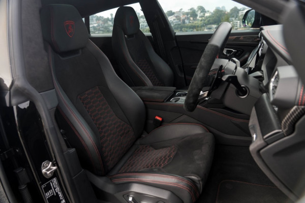 2022 Lamborghini Urus SUV Image 13