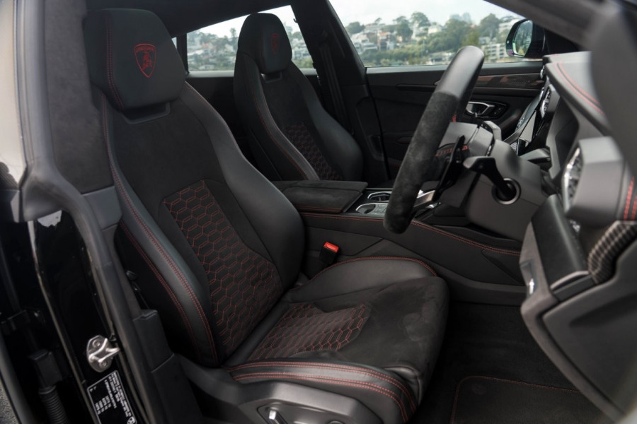 2022 Lamborghini Urus SUV Image 13