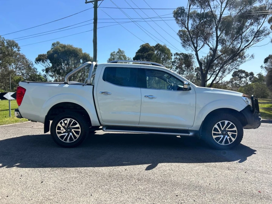 2019 Nissan Navara D23 Series 3 ST-X King Cab Pickup Image 9