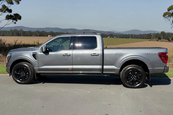 2024 Ford F-150  Platinum Dual Cab Image 4