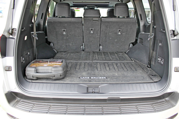 2022 Toyota LandCruiser FJA300R VX SUV Image 8
